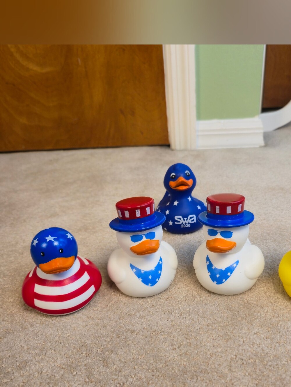 Patriotic Rubber Duck Set • 5‑Pack • USA Theme • Red, White, Blue And Yellow - Picture 3 of 4